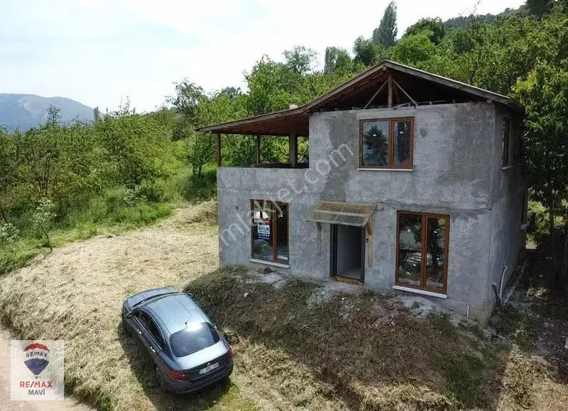 Remax Şaban Karakaş Geyve De 390m2 Arsa İçinde 4+1 Müstakil