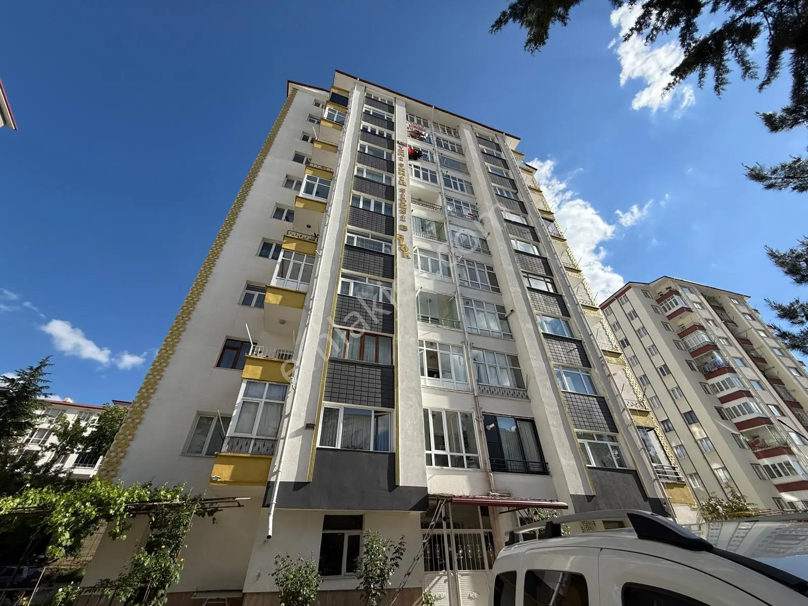 Merkezde 3+1 Asansörlü Satılık Daire --- Burcu Emlaktan