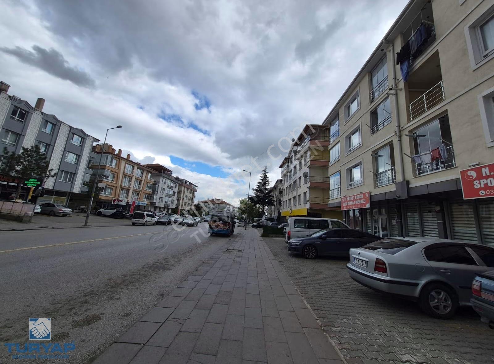 Cadde Üzeri 350 M2 Yüksek Kira Garantisi İle Satılık Dükkan - Görsel 18