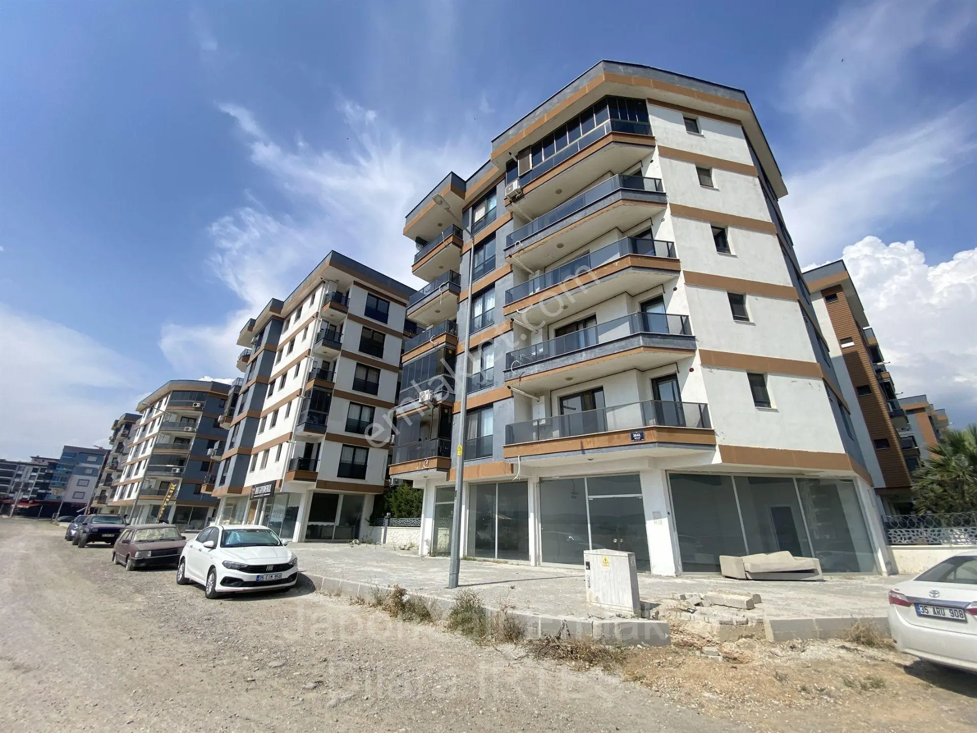 Torbalıda Havuzlu Site İçerisinde Lüks 2+1 Satılık Daire - Görsel 2