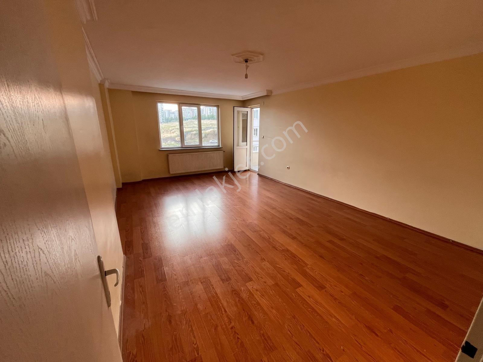 Batıkent Yersera Sitesinde 3+1 Kiralık Ev - Görsel 2