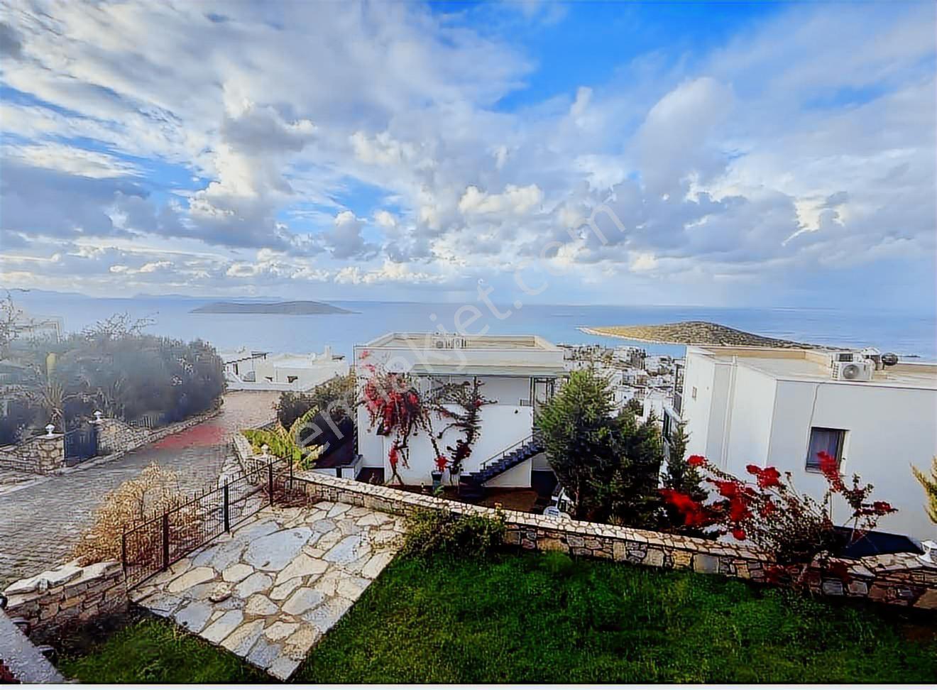 Bodrum Gümüşlük Yalıkavak Manzaralı Geniş Bahçeli Köşe Villa