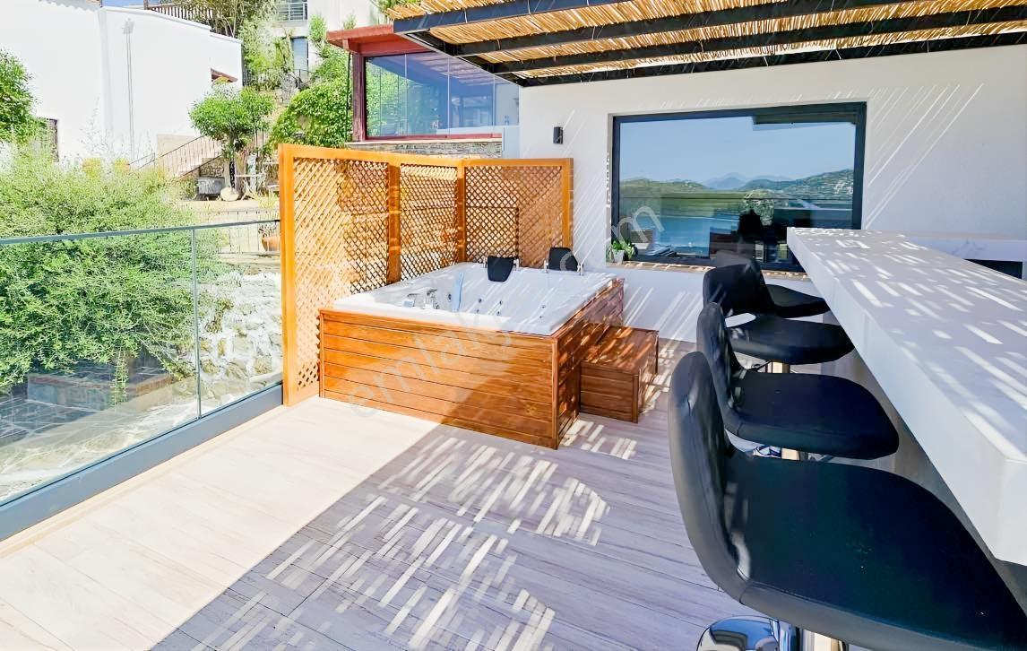 Gümüşlük Yalıkavak Özel Plajlı İmanzaralı Köşe Villa