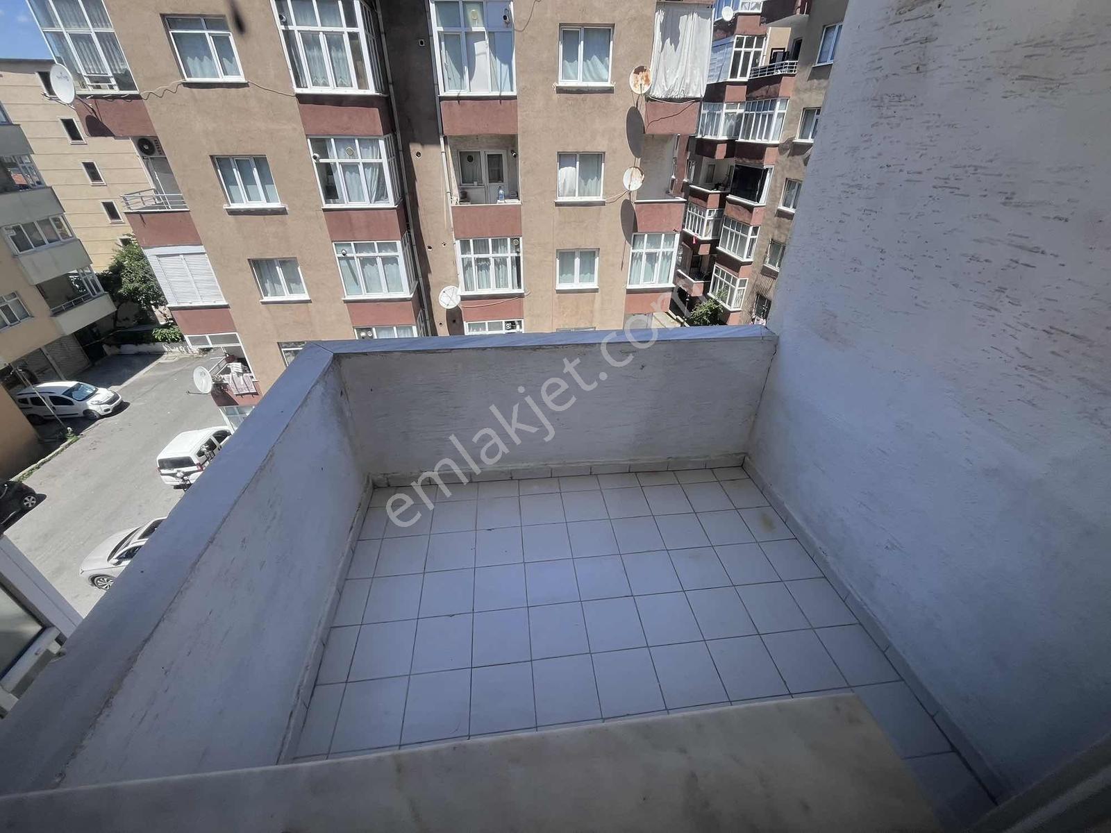 Maltepe Zümrütevlerde Site İçerisinde 3+1 Üç Kat Güney Daire - Görsel 27