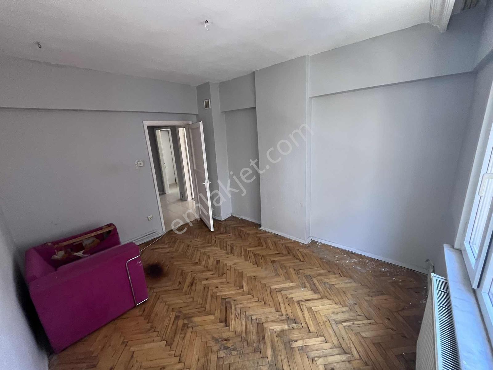 Maltepe Zümrütevlerde Site İçerisinde 3+1 Üç Kat Güney Daire - Görsel 21