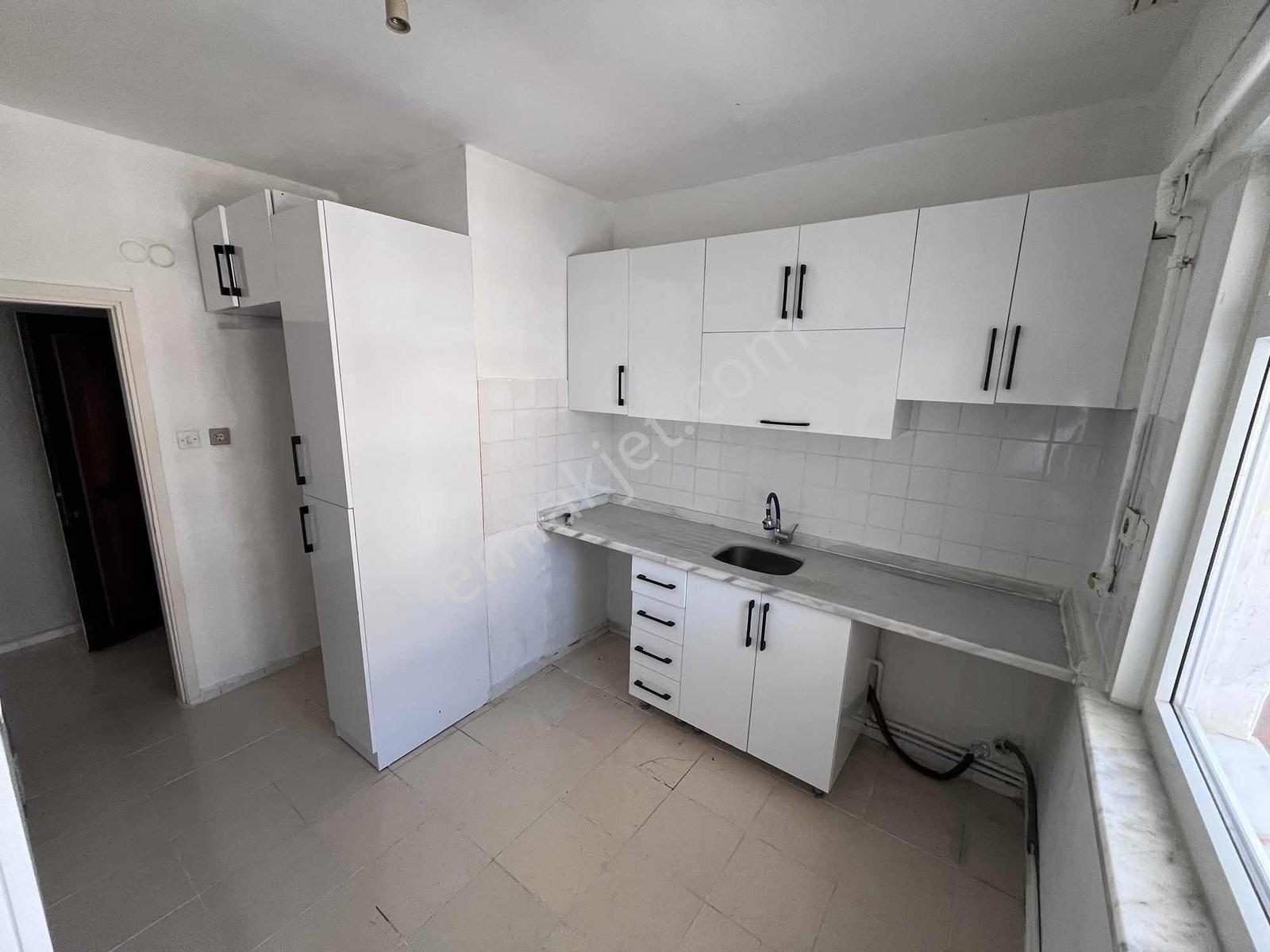Maltepe Zümrütevlerde Site İçerisinde 3+1 Üç Kat Güney Daire - Görsel 9