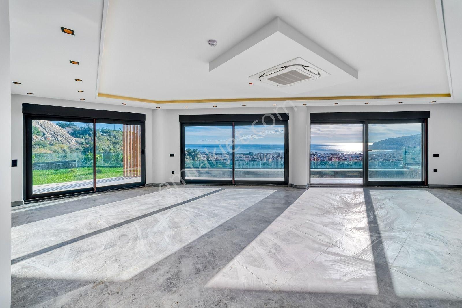 Alanya / Cikcilli’de Panoramik Manzaralı 5+2 Lüks Müstakil Villa