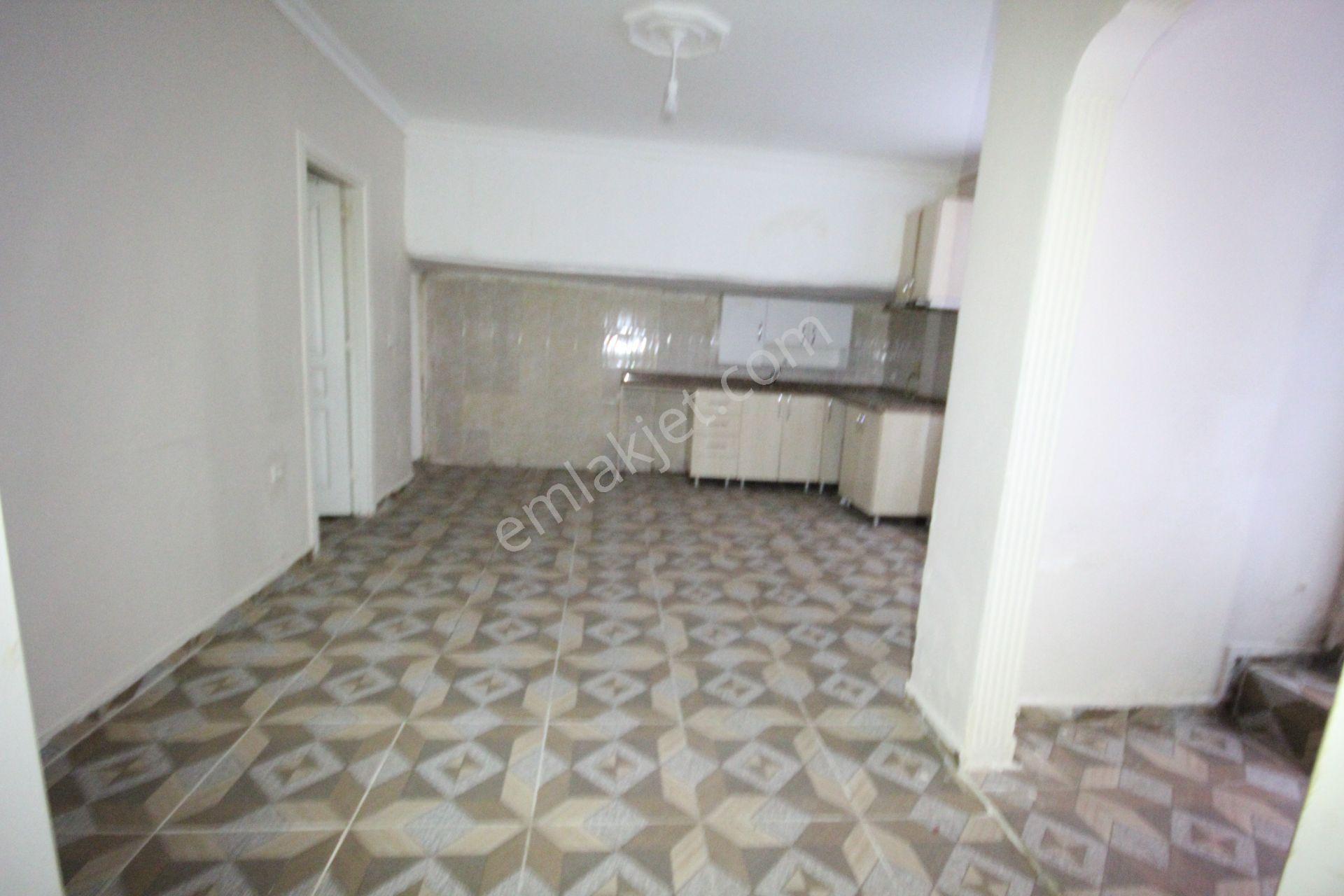 Old City'den E-5 Metrobüse Yakın Bahçe Kullanımlı 2+1 Kiracılı - Görsel 8