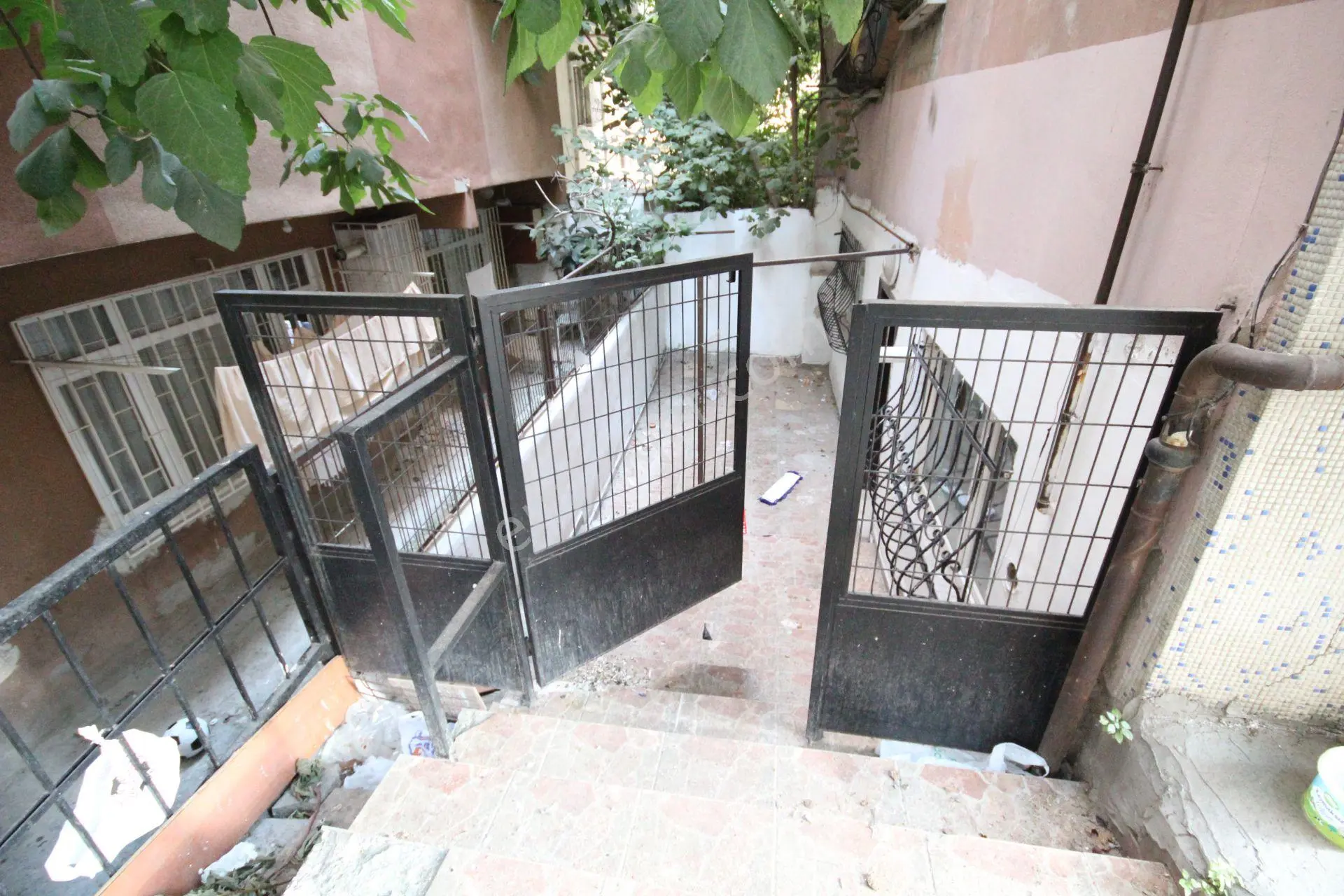 Old City'den E-5 Metrobüse Yakın Bahçe Kullanımlı 2+1 Kiracılı - Görsel 4