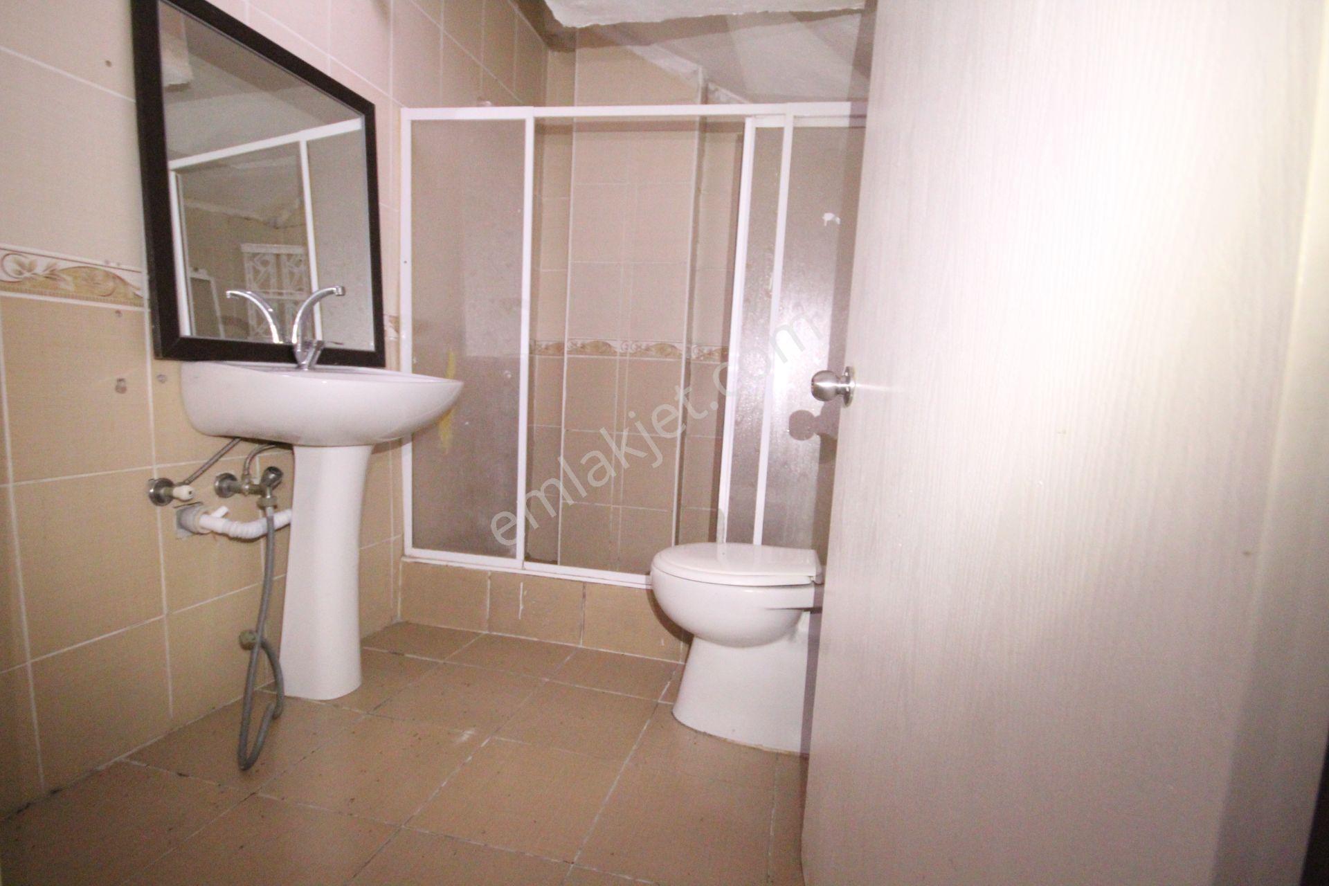 Old City'den E-5 Metrobüse Yakın Bahçe Kullanımlı 2+1 Kiracılı - Görsel 18