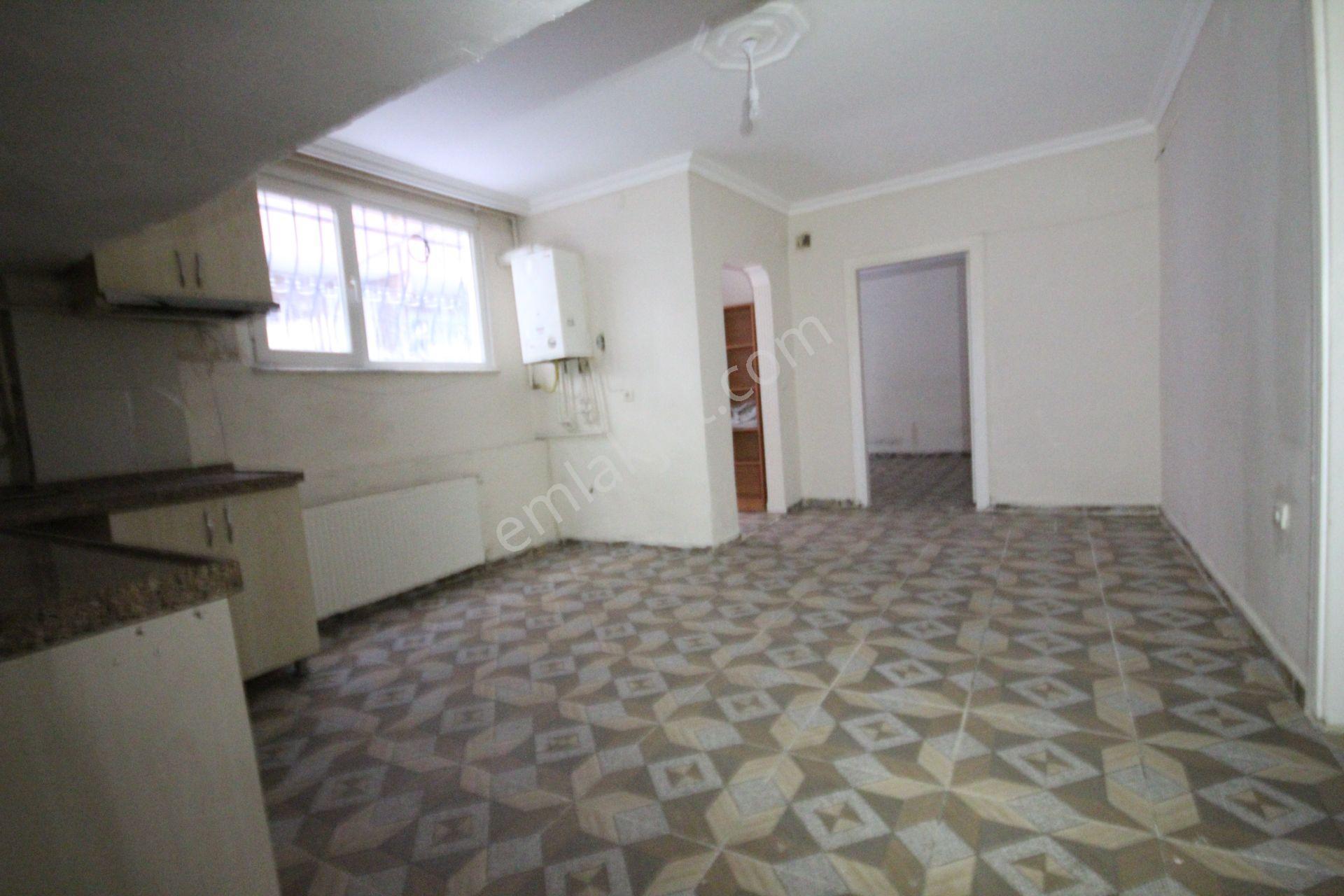 Old City'den E-5 Metrobüse Yakın Bahçe Kullanımlı 2+1 Kiracılı - Görsel 22