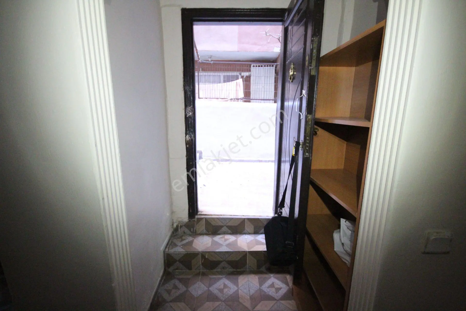 Old City'den E-5 Metrobüse Yakın Bahçe Kullanımlı 2+1 Kiracılı - Görsel 13