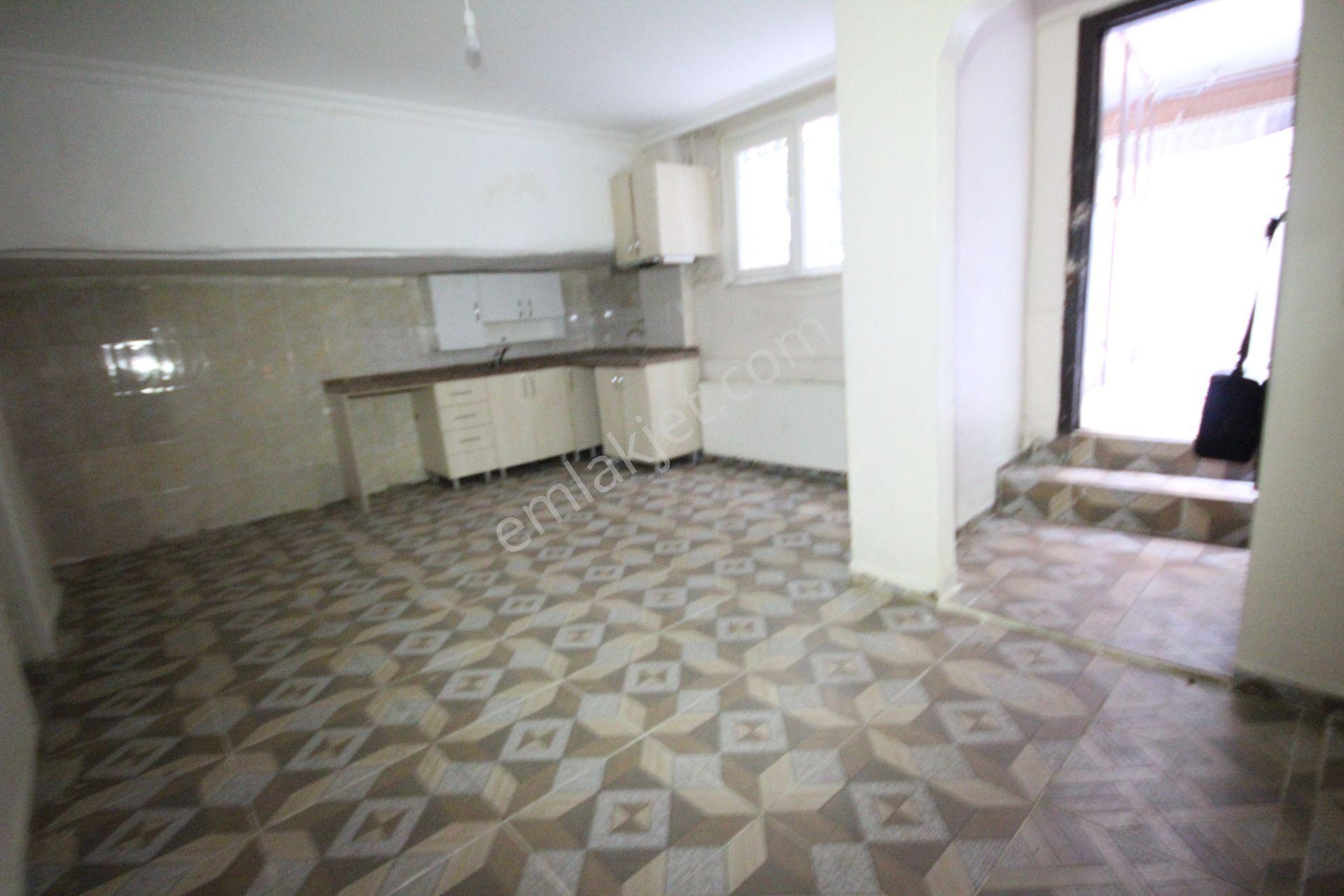 Old City'den E-5 Metrobüse Yakın Bahçe Kullanımlı 2+1 Kiracılı - Görsel 11