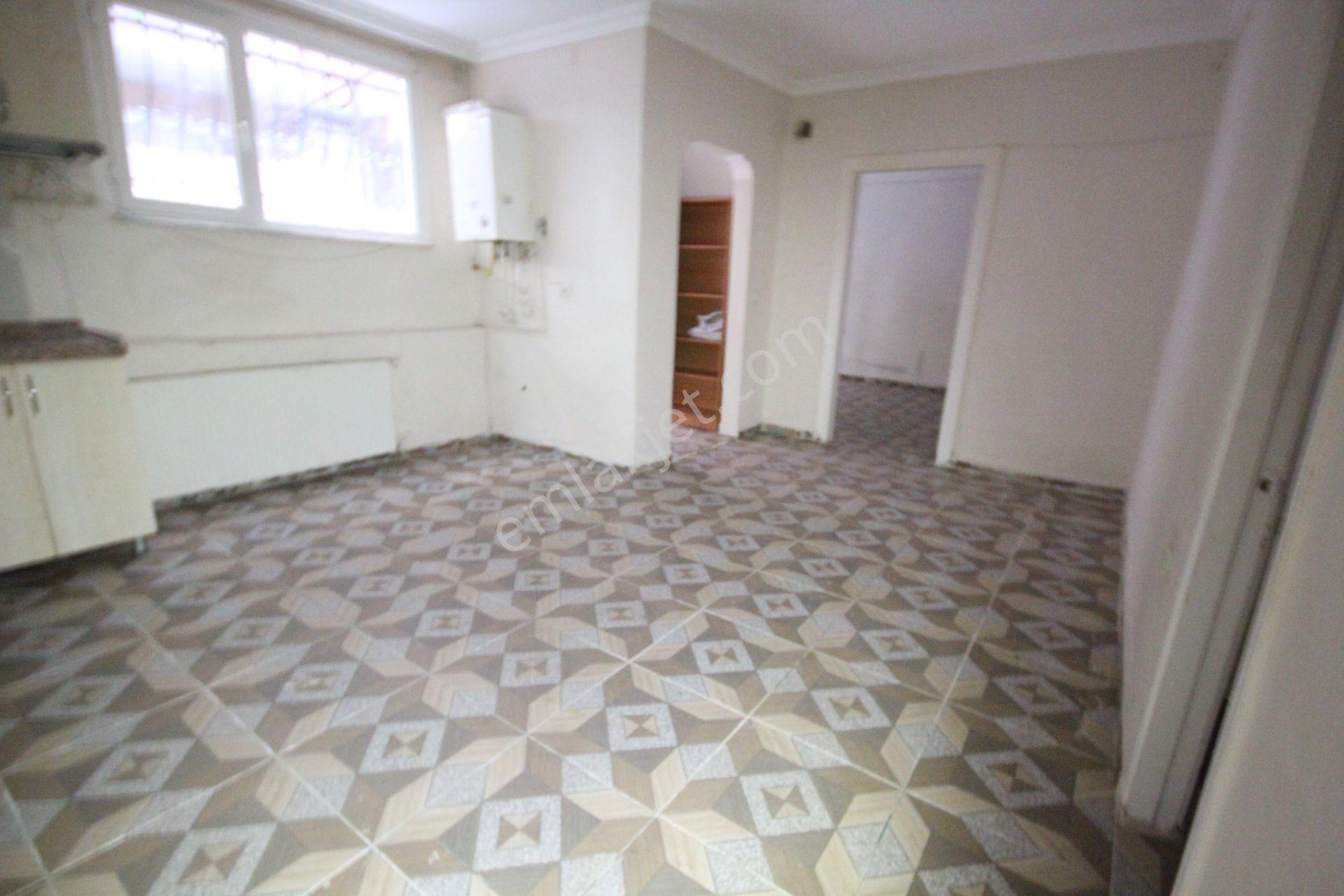 Old City'den E-5 Metrobüse Yakın Bahçe Kullanımlı 2+1 Kiracılı - Görsel 23