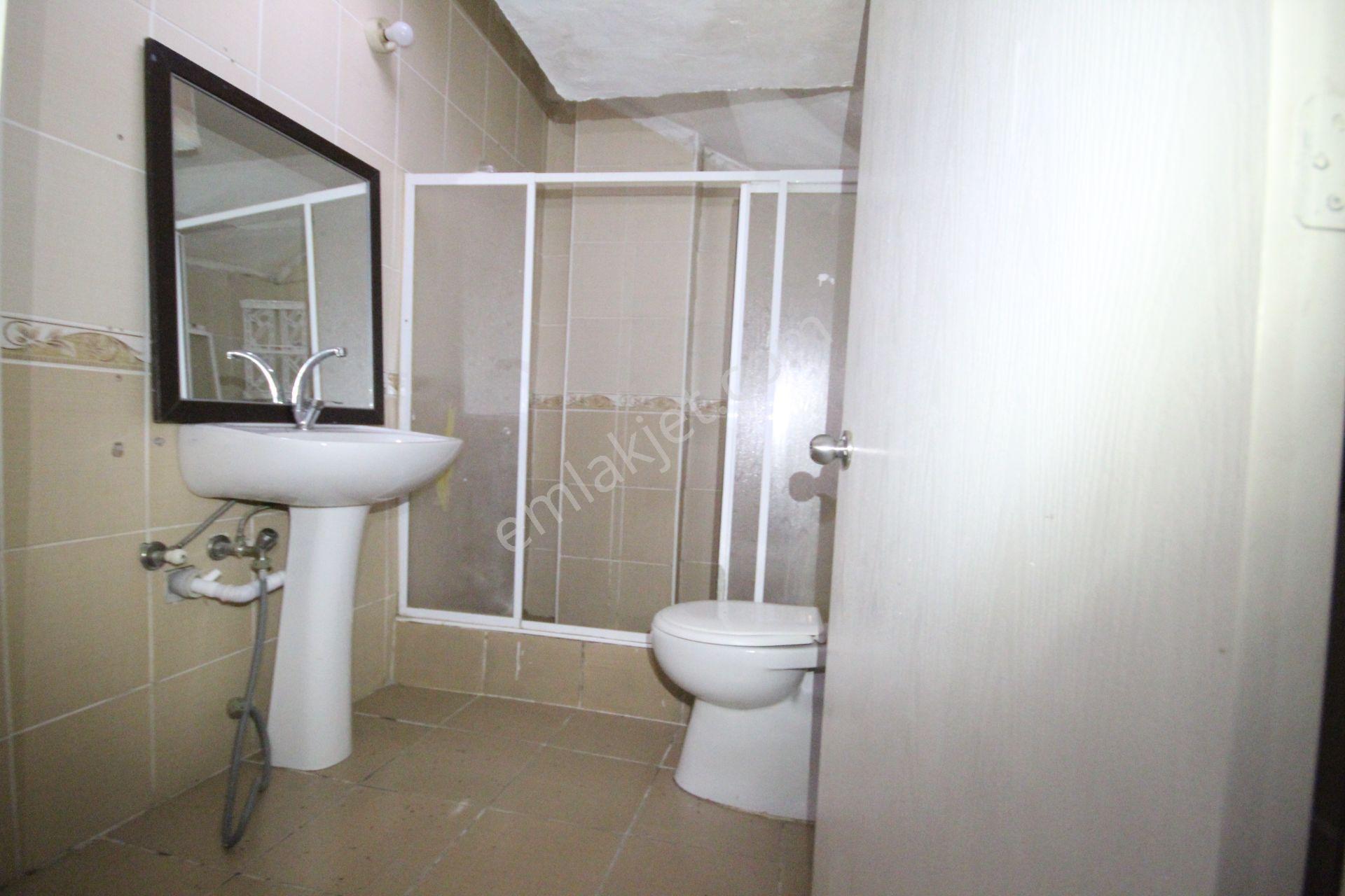 Old City'den E-5 Metrobüse Yakın Bahçe Kullanımlı 2+1 Kiracılı - Görsel 19