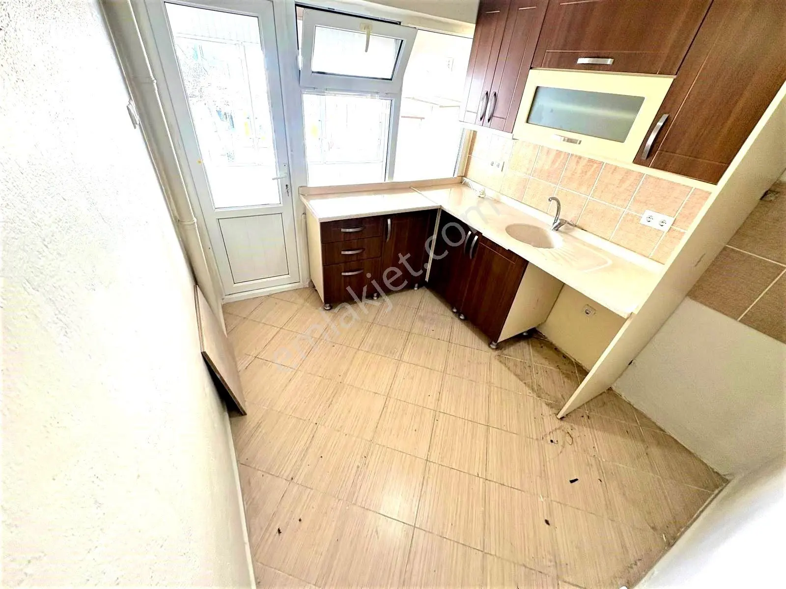 🏡 Referans'tan Akçay'da Merkez'de Denize 250 Metre Ön Cephe Ara Kat 3+1 Daire