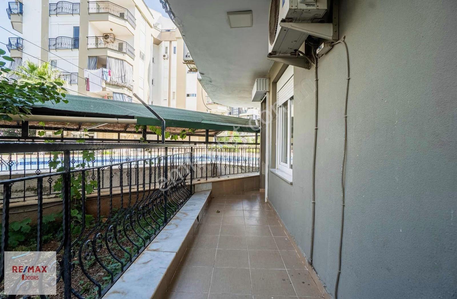 Havuzlu Kapalı Otoparklı Site İçinde Satılık 1+1 Daire - Görsel 11