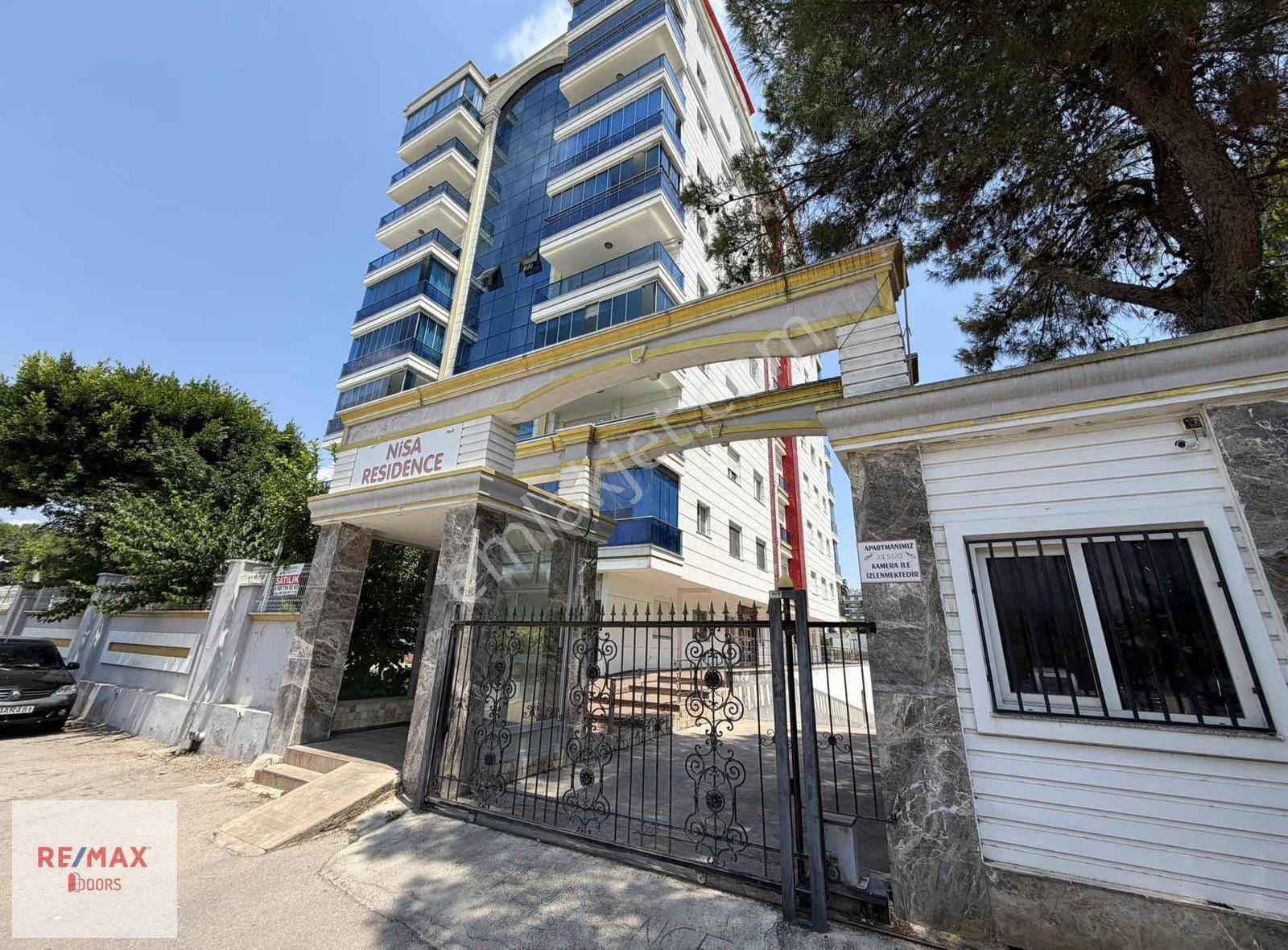 Konyaaltı Mollayusuf Kapalı Otoparklı Havuzlu 3+1 Ara Kat Daire