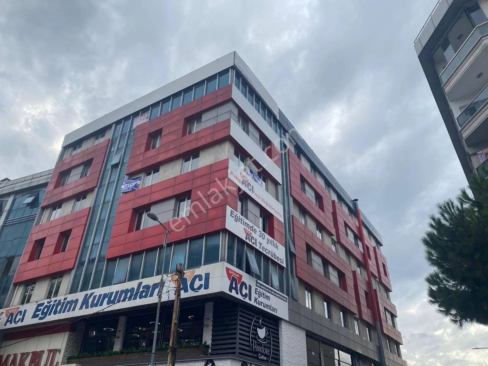 Bağcılar Meydana Yakın 650m2 6.kat Kiralık İş Yeri