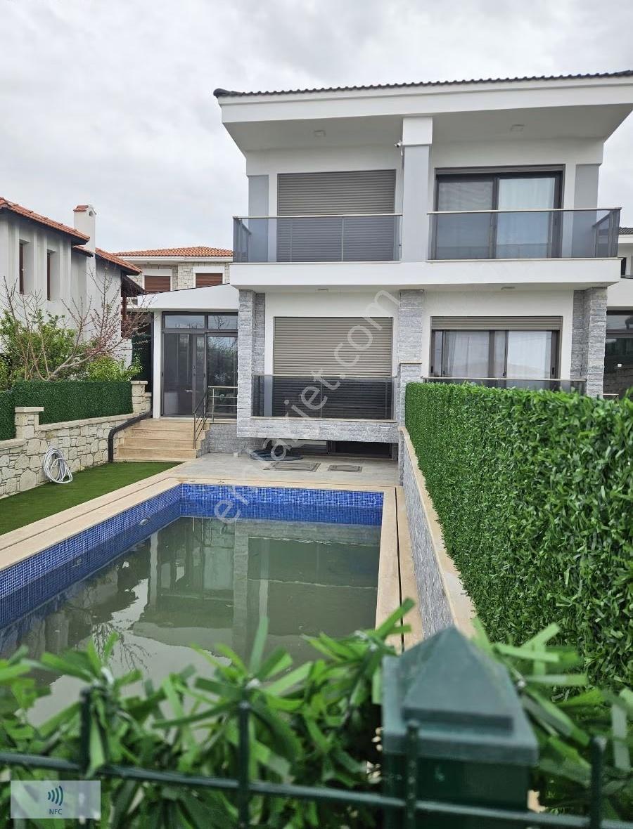 Şifne Yalı Mahallesınde Kiralık Havuzlu Müstakil 3+1 Villa