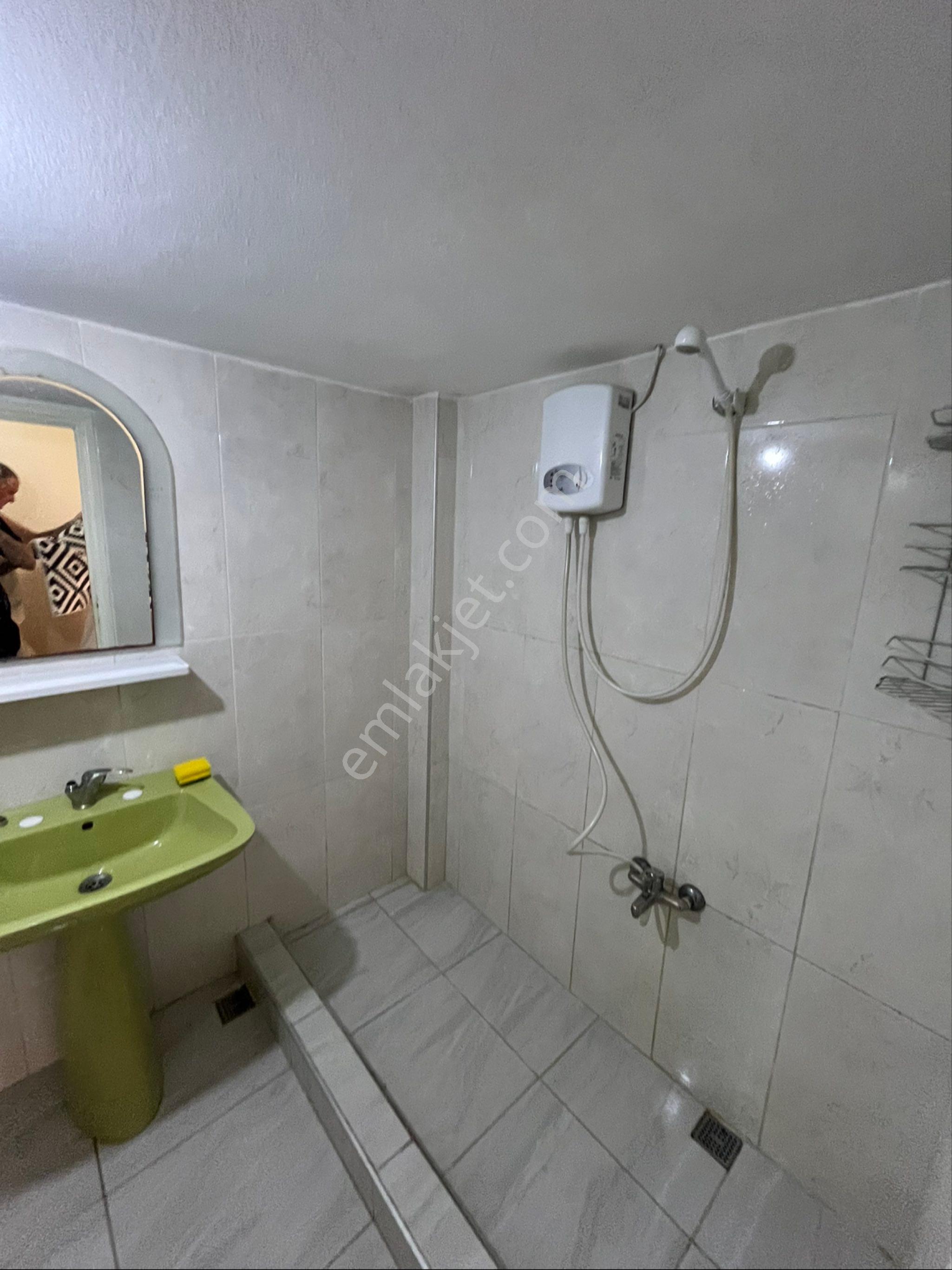 Seyhan Baraj Yolunda Apartman Dairesi İçerisinde Balkonlu Eşyalı Kiralık 1+1 - Görsel 14