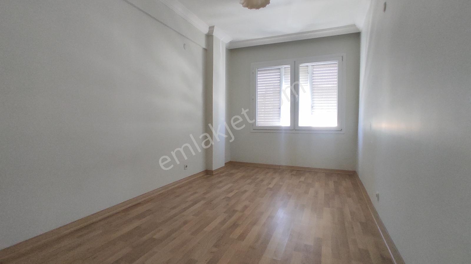 Menderes Caddesinde Yola Cepheli Ofise Uygun Kiralık Daire - Görsel 4