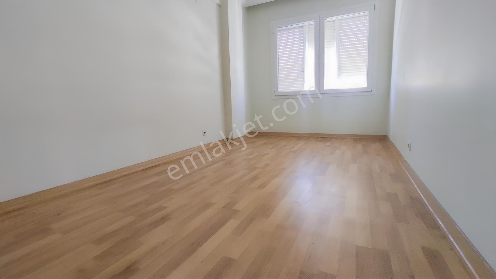 Menderes Caddesinde Yola Cepheli Ofise Uygun Kiralık Daire - Görsel 14