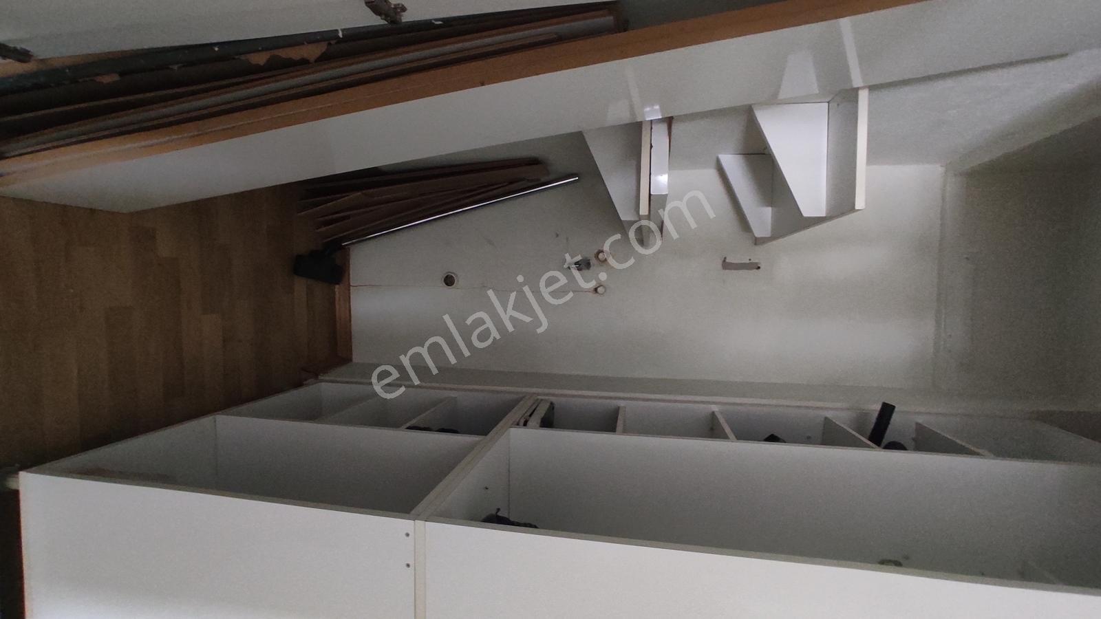 Menderes Caddesinde Yola Cepheli Ofise Uygun Kiralık Daire - Görsel 3