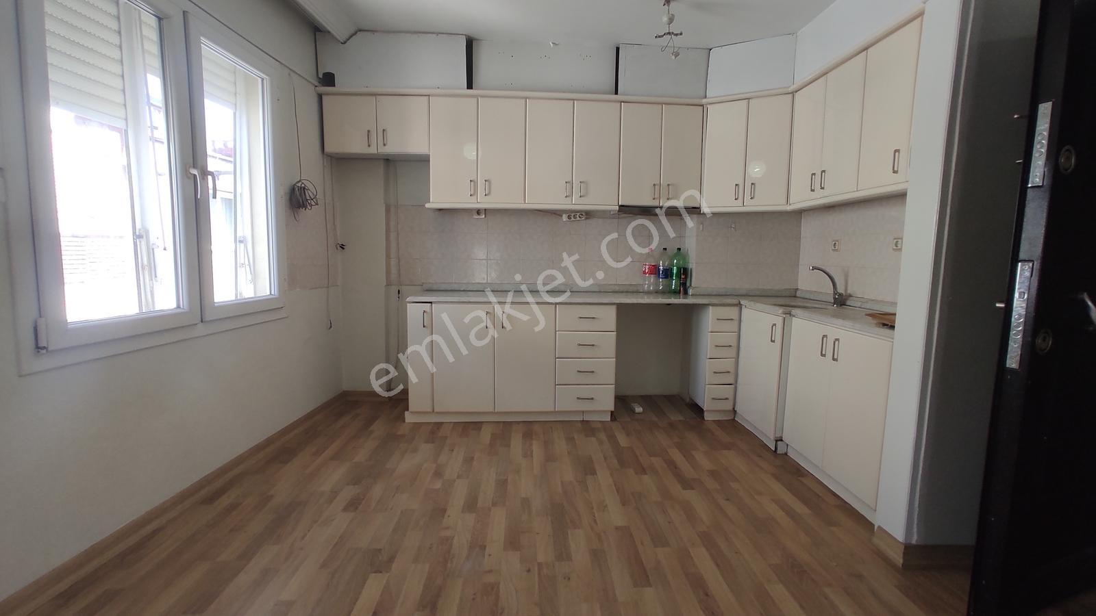 Menderes Caddesinde Yola Cepheli Ofise Uygun Kiralık Daire - Görsel 21