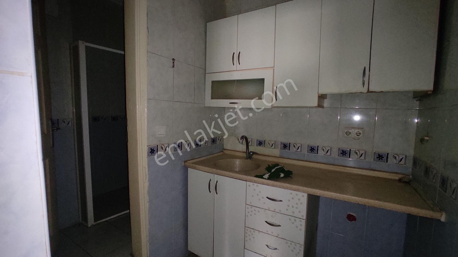 Menderes Caddesinde Yola Cepheli Ofise Uygun Kiralık Daire - Görsel 20