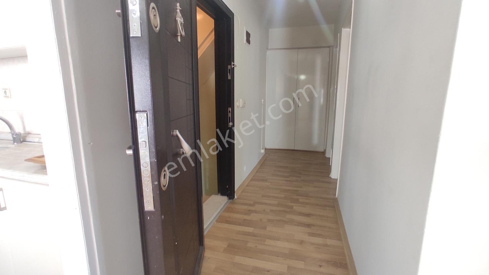 Menderes Caddesinde Yola Cepheli Ofise Uygun Kiralık Daire - Görsel 5