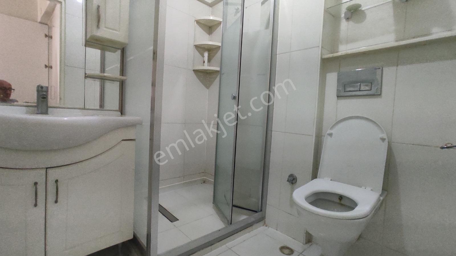 Menderes Caddesinde Yola Cepheli Ofise Uygun Kiralık Daire - Görsel 2