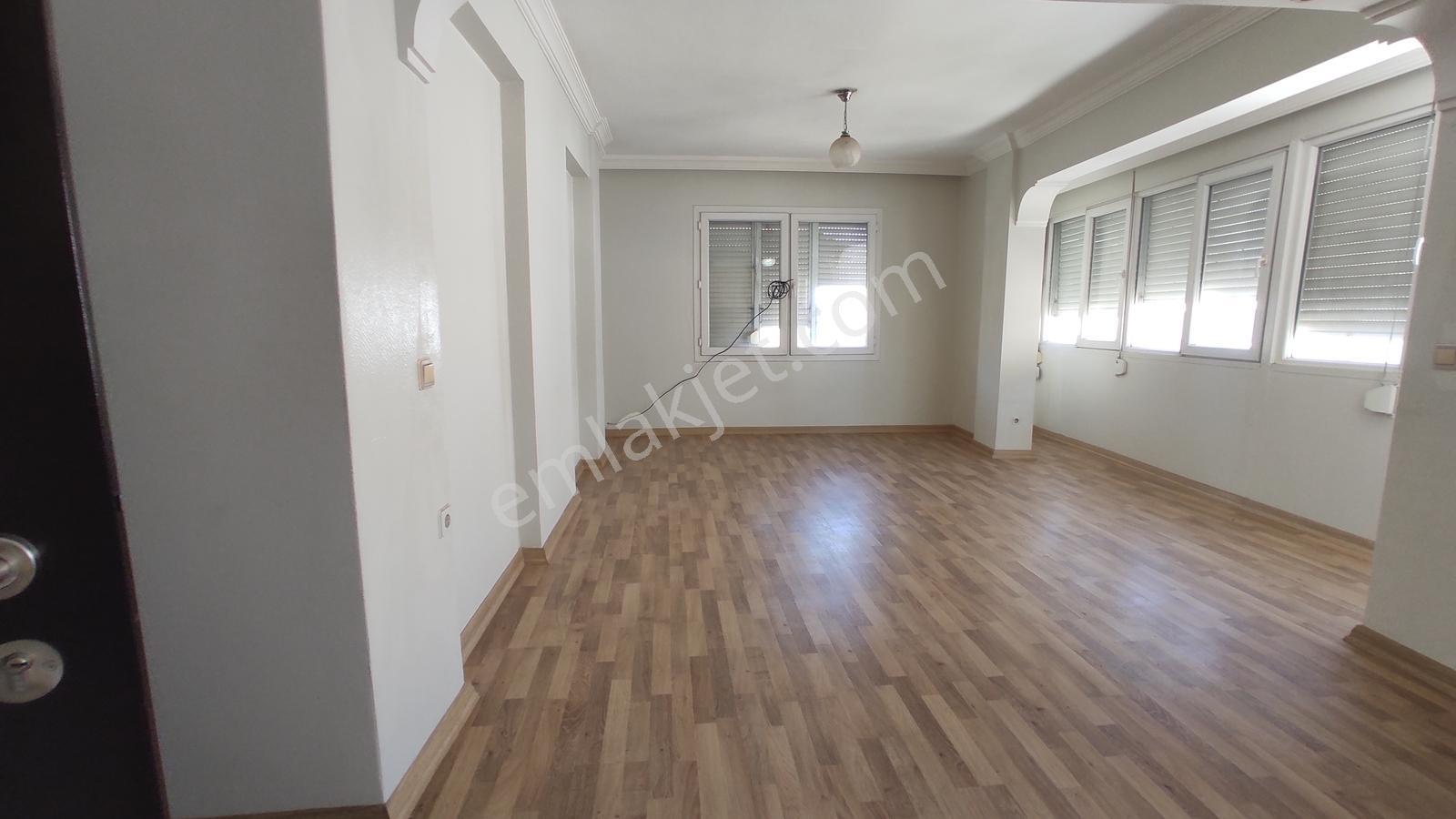 Menderes Caddesinde Yola Cepheli Ofise Uygun Kiralık Daire - Görsel 24