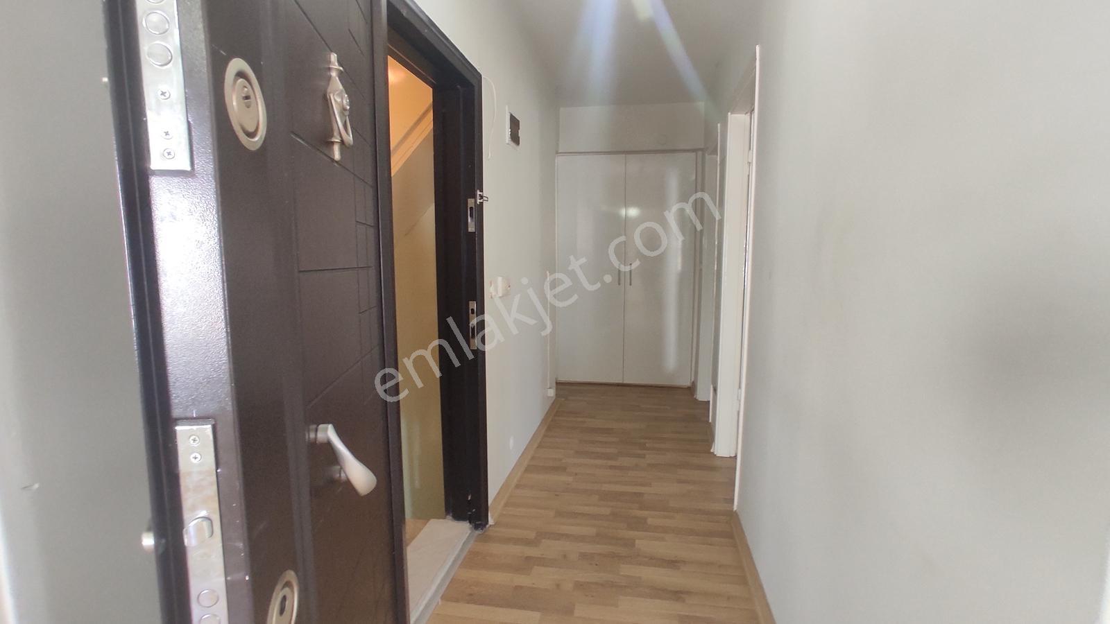 Menderes Caddesinde Yola Cepheli Ofise Uygun Kiralık Daire - Görsel 7
