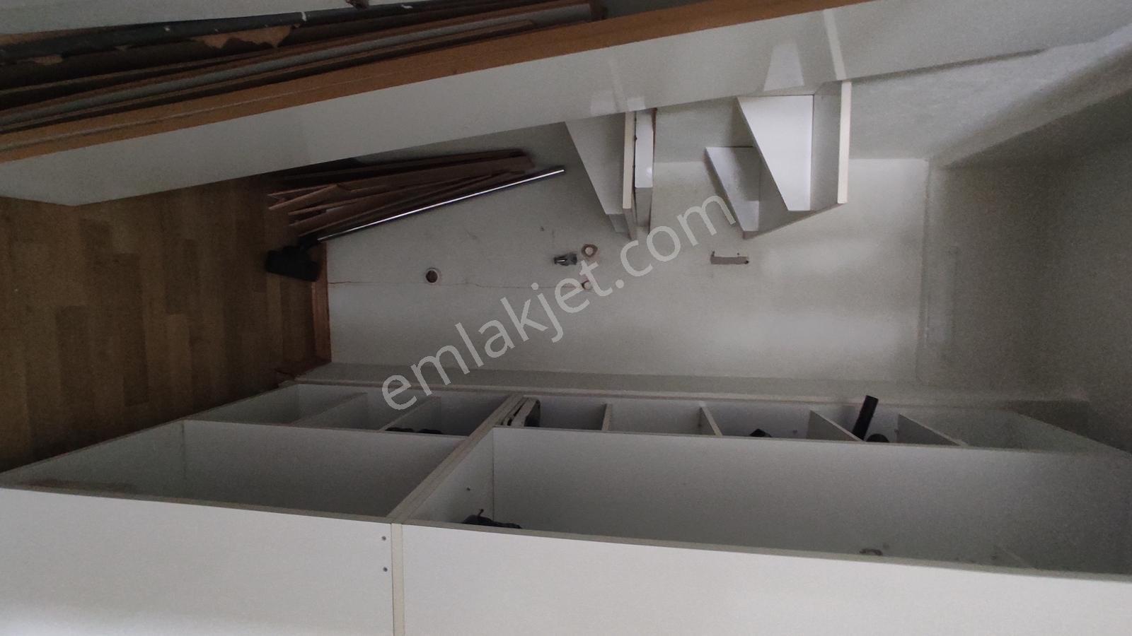 Menderes Caddesinde Yola Cepheli Ofise Uygun Kiralık Daire - Görsel 9