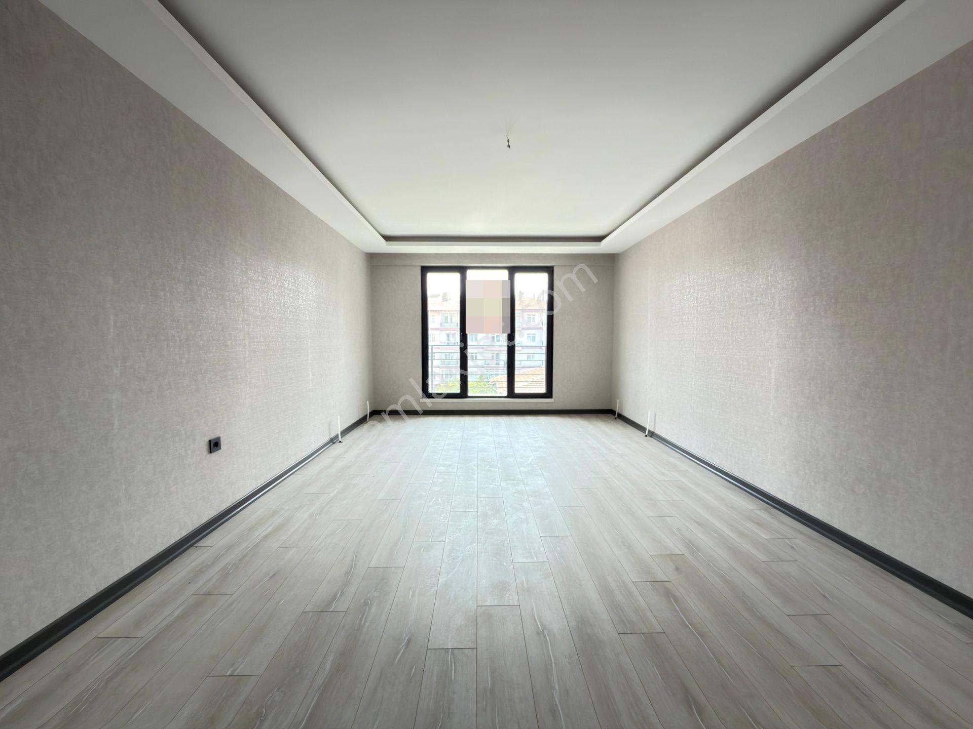 Özçeliklerden Cadde Yakını Çift Banyo Köşe Başı 140m2 3+1 Dairee - Görsel 17