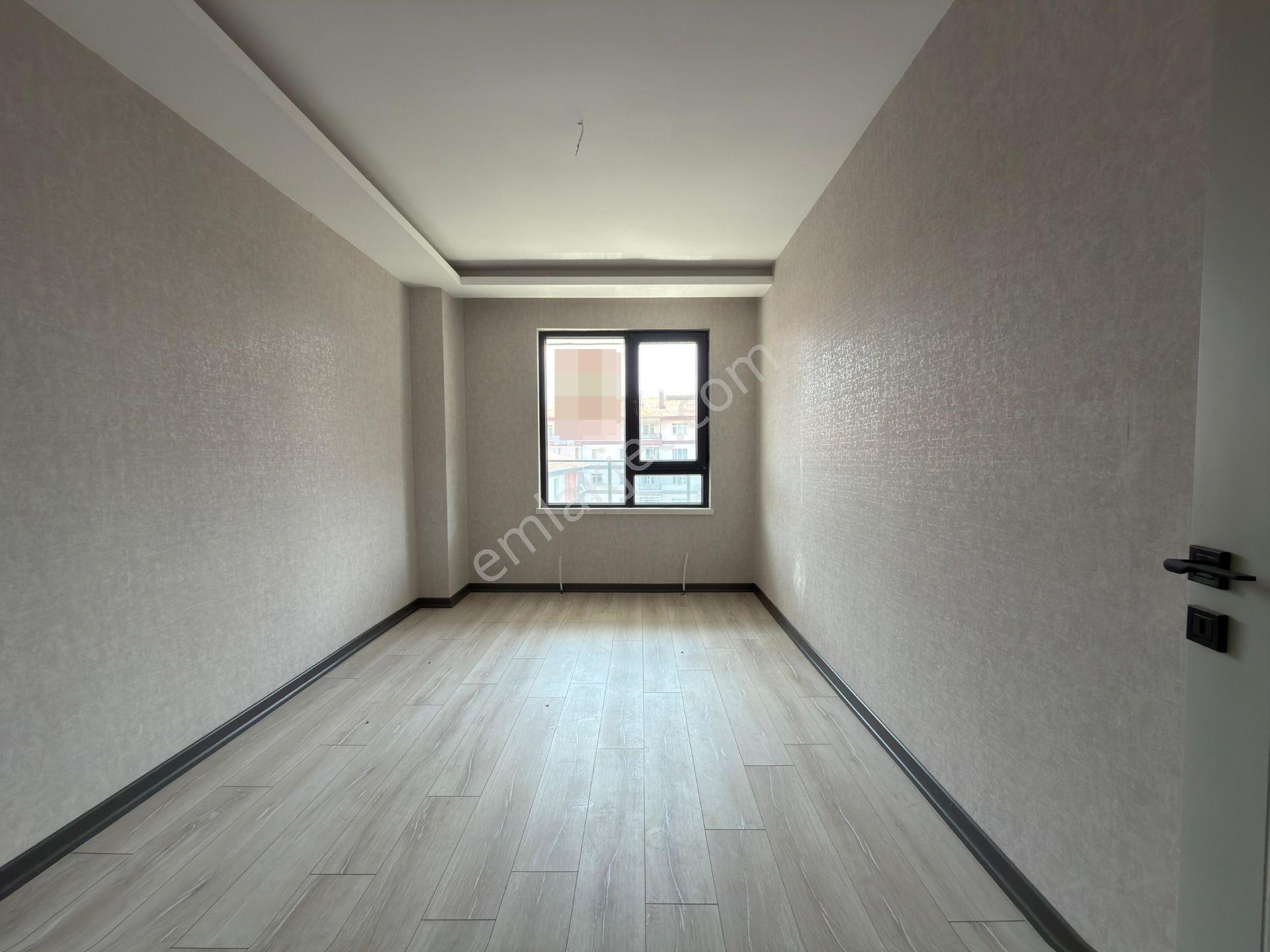 Özçeliklerden Cadde Yakını Çift Banyo Köşe Başı 140m2 3+1 Dairee - Görsel 16