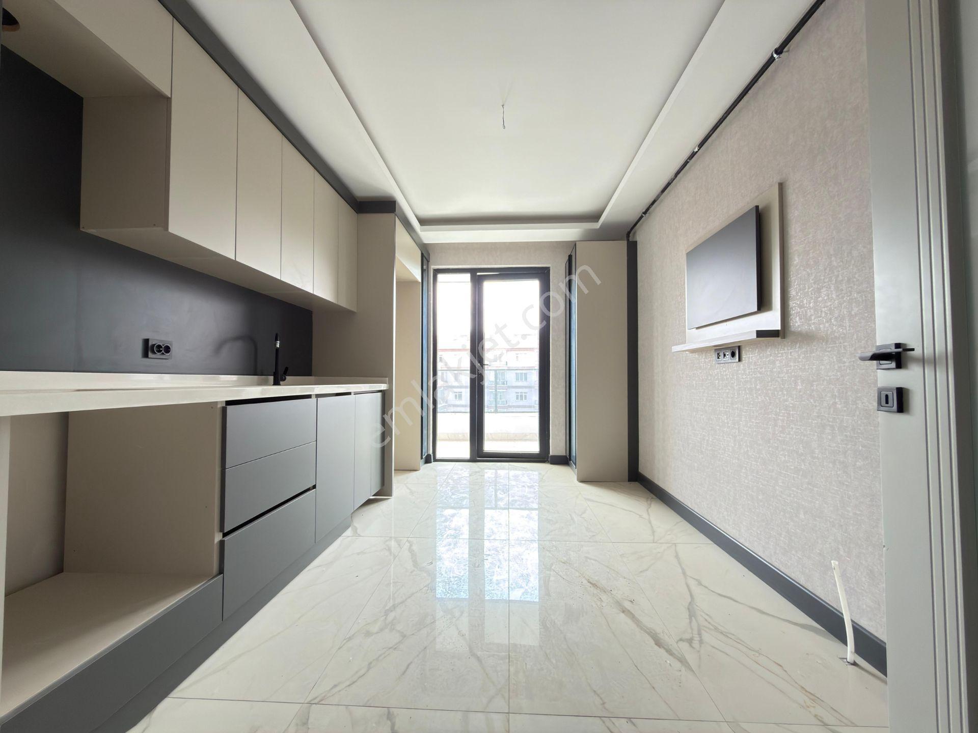 Özçeliklerden Cadde Yakını Çift Banyo Köşe Başı 140m2 3+1 Dairee - Görsel 18