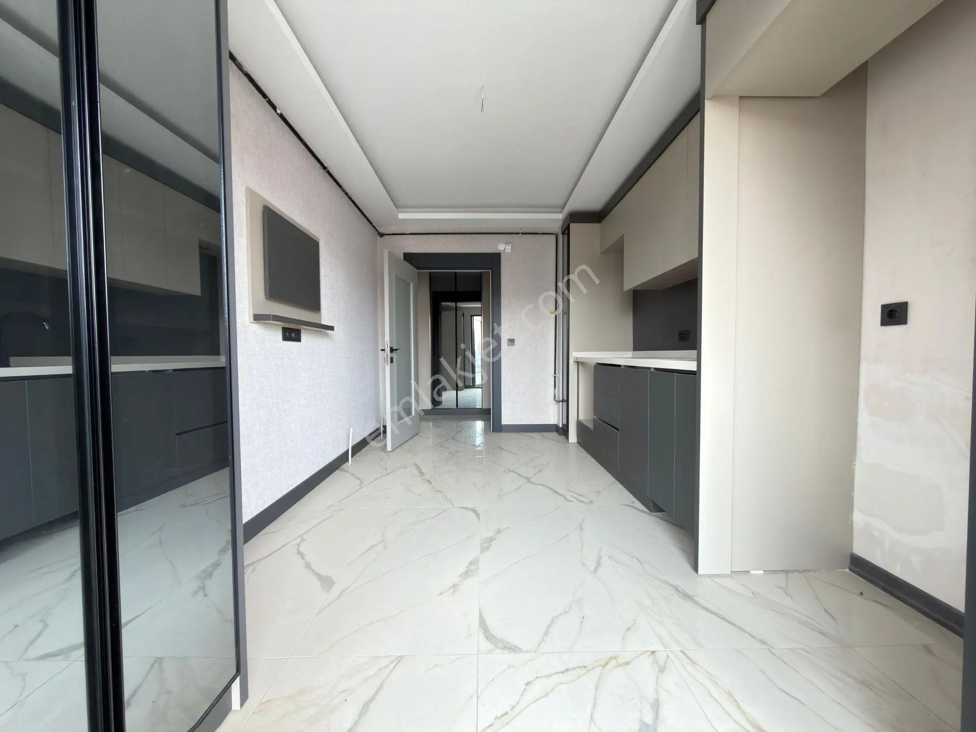 Özçeliklerden Cadde Yakını Çift Banyo Köşe Başı 140m2 3+1 Dairee - Görsel 2