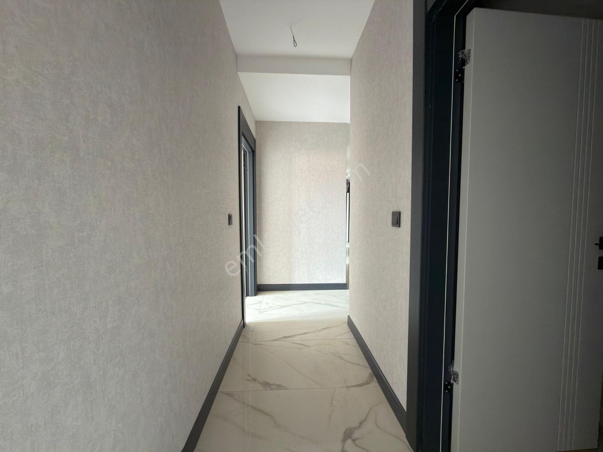 Özçeliklerden Cadde Yakını Çift Banyo Köşe Başı 140m2 3+1 Dairee - Görsel 15