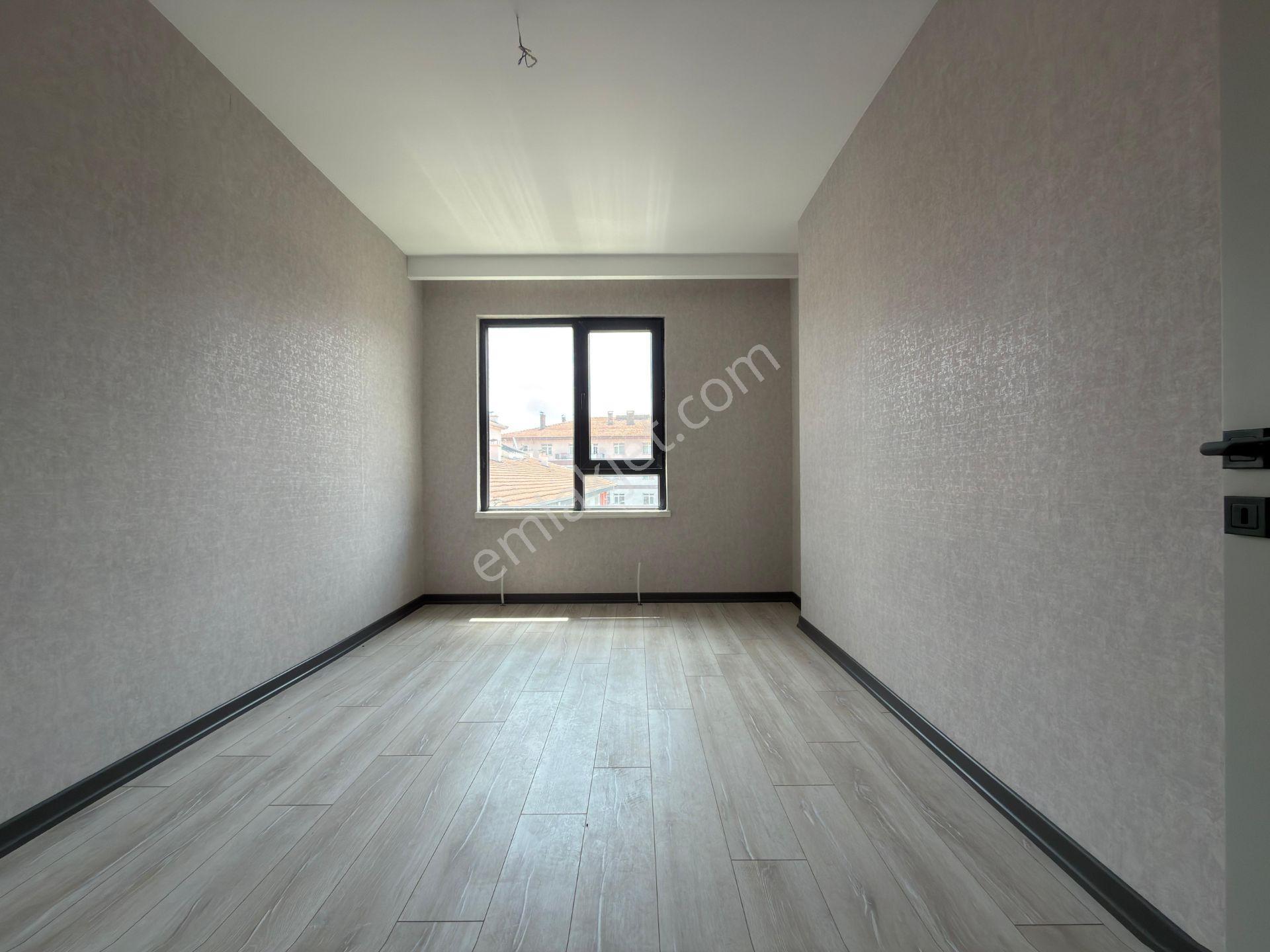 Özçeliklerden Cadde Yakını Çift Banyo Köşe Başı 140m2 3+1 Dairee - Görsel 12