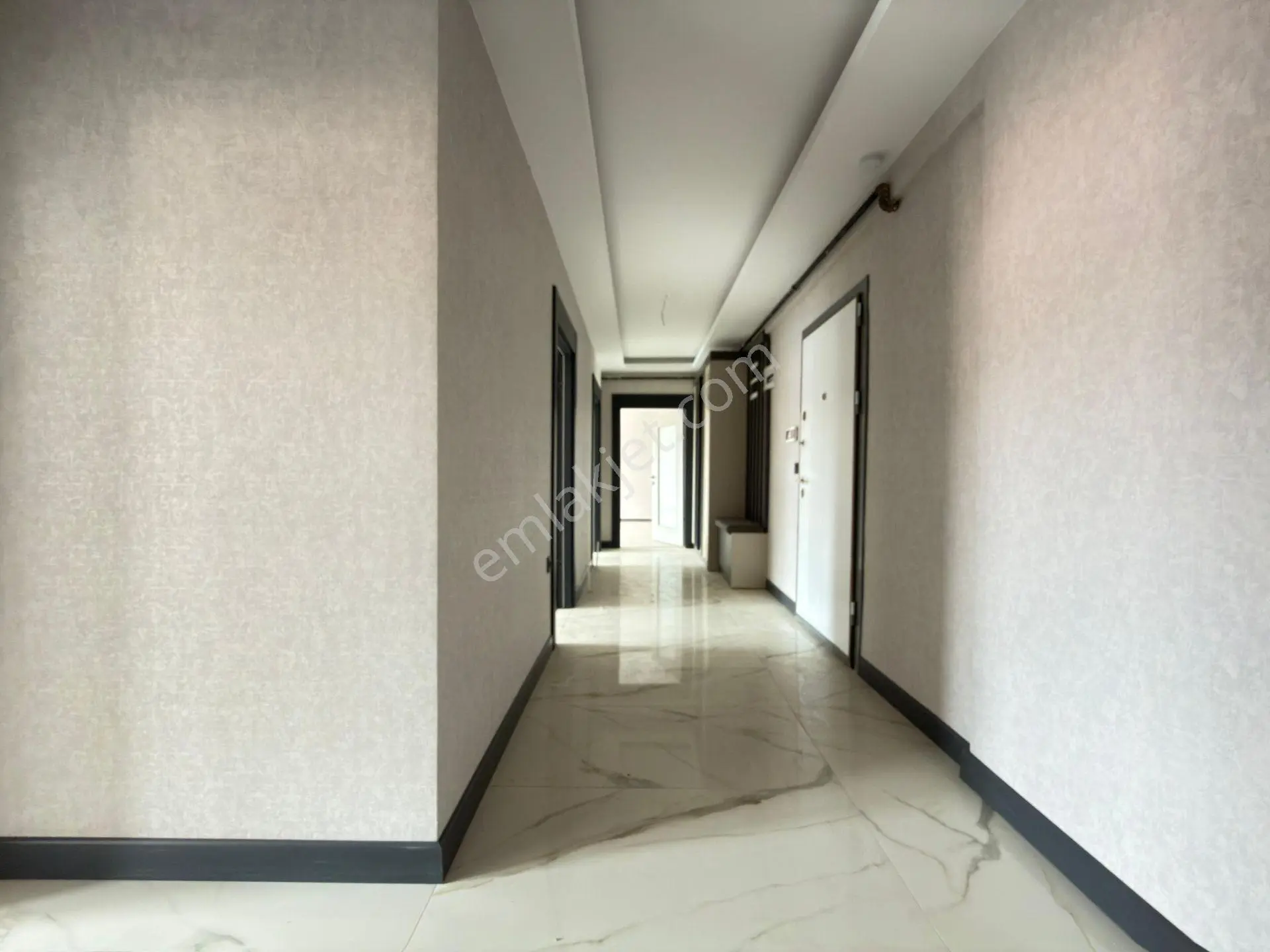 Özçeliklerden Cadde Yakını Çift Banyo Köşe Başı 140m2 3+1 Dairee - Görsel 3