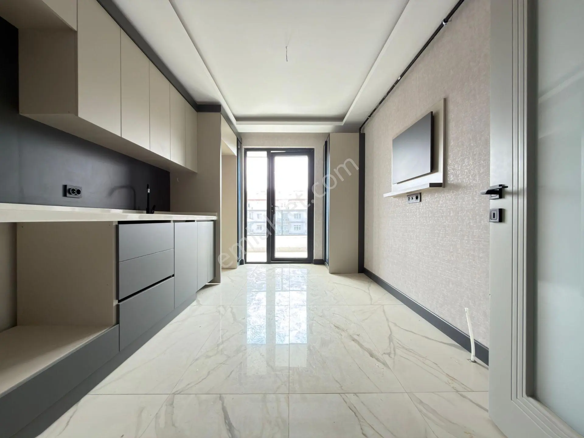 Özçeliklerden Cadde Yakını Çift Banyo Köşe Başı 140m2 3+1 Dairee