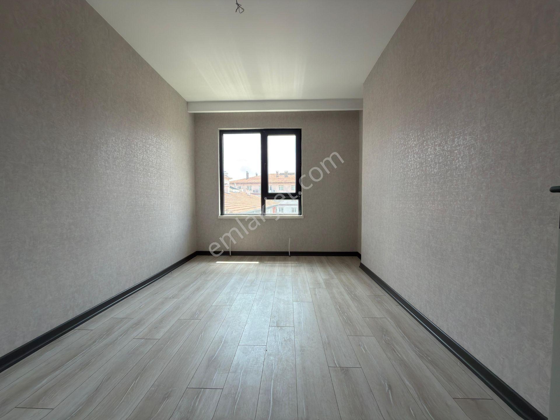 Özçeliklerden Cadde Yakını Çift Banyo Köşe Başı 140m2 3+1 Dairee - Görsel 9