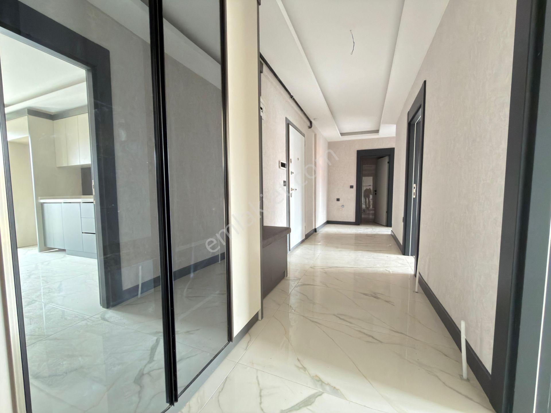 Özçeliklerden Cadde Yakını Çift Banyo Köşe Başı 140m2 3+1 Dairee - Görsel 7