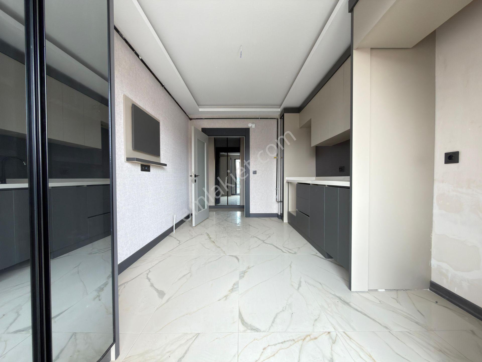 Özçeliklerden Cadde Yakını Çift Banyo Köşe Başı 140m2 3+1 Dairee - Görsel 24