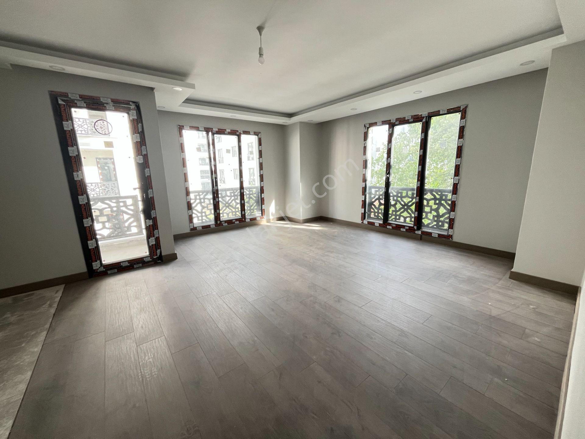 Büyülçekmece Atatürk Mah Site İçinde Sıfır Ultra Lüks 2+1 Satılık Daire