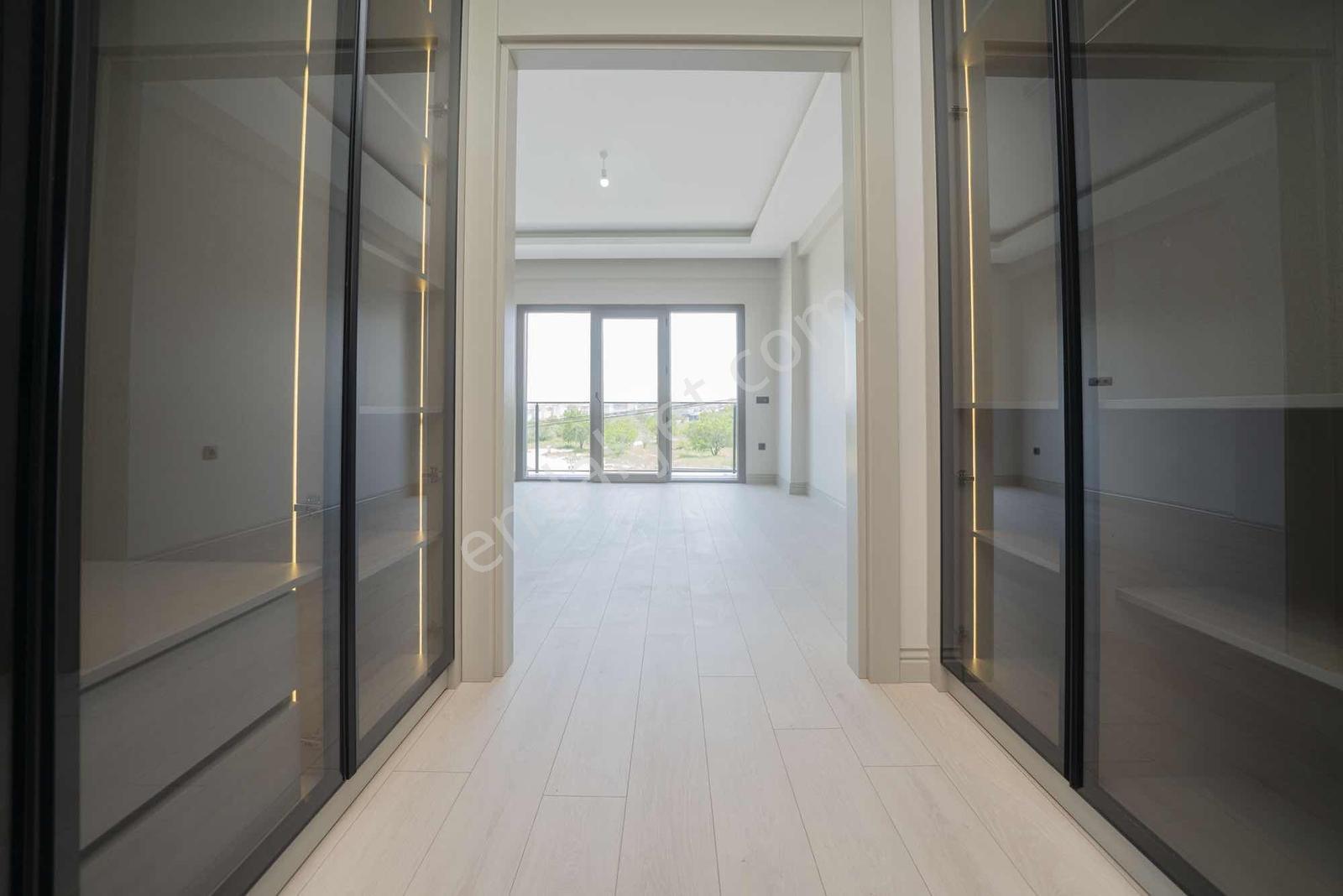 Konal 'dan | Cadde Üzeri Lüx 4+1 Villa - Görsel 31