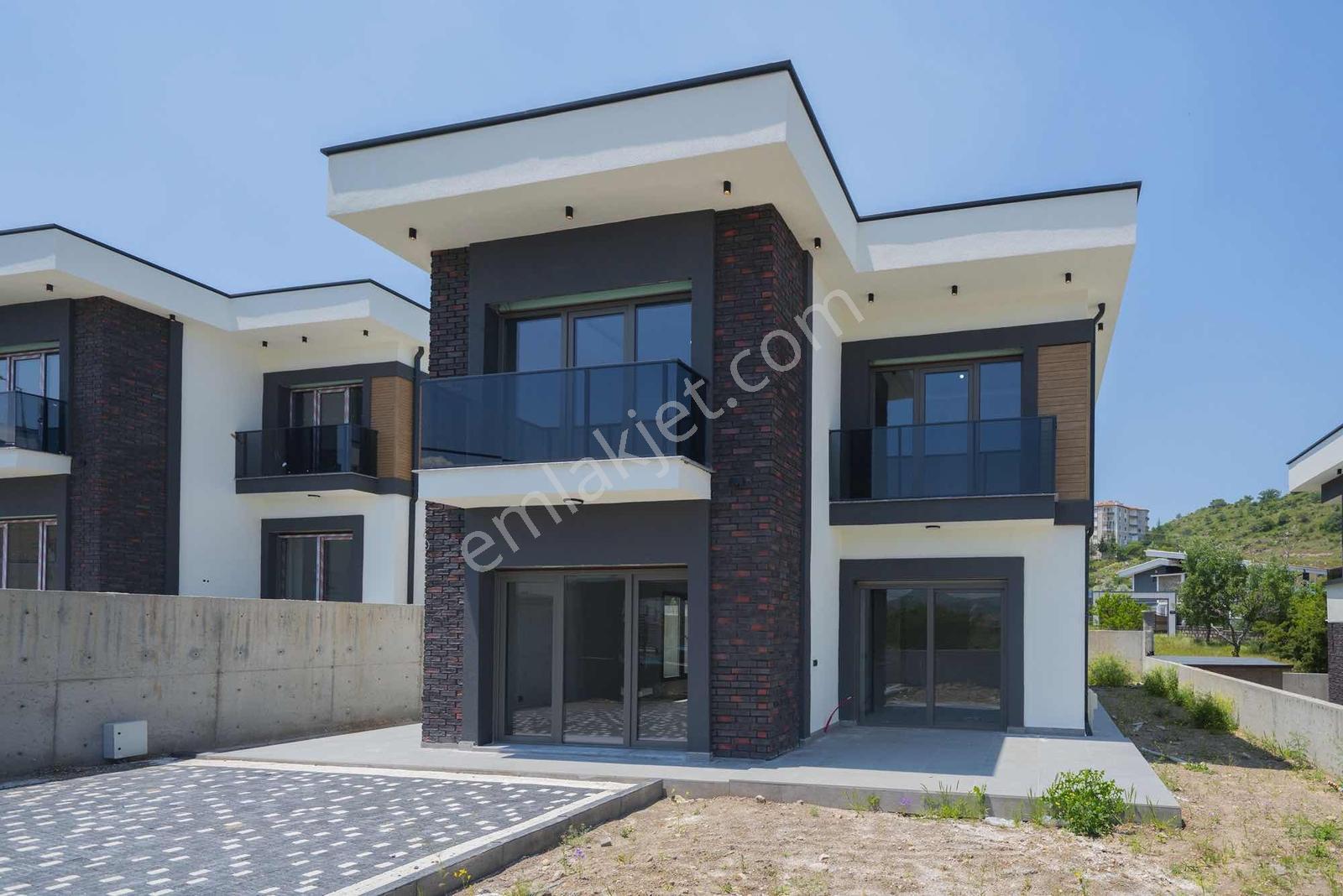 Konal 'dan | Cadde Üzeri Lüx 4+1 Villa