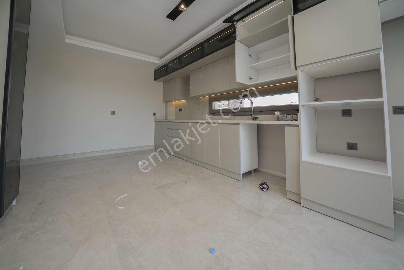 Konal 'dan | Cadde Üzeri Lüx 4+1 Villa - Görsel 14